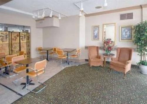 Econo Lodge Corinth image 11